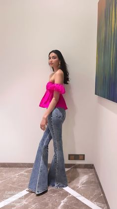 Athiya Shetty Outfit, Athiya Shetty Casual, Pink Top Outfit, Off The Shoulder Top Outfit, Shoulder Tops Outfit, Athiya Shetty, Trendy Outfits Indian, Celebrity Casual Outfits, India Map