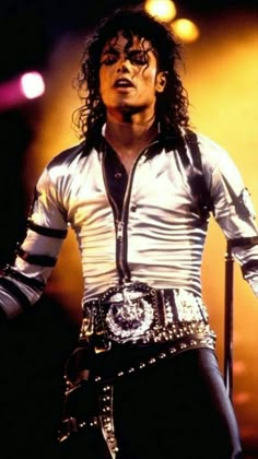 michael jackson performing on stage with his hands in his pockets