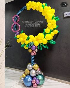 a balloon wreath with balloons and streamers in the shape of an oork