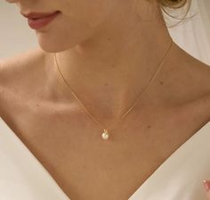 "✦ 𝐈𝐭𝐞𝐦 𝐃𝐞𝐬𝐜𝐫𝐢𝐩𝐭𝐢𝐨𝐧 \"Adorn yourself in timeless elegance with our 14k/18k Gold Finish Minimalist Pearl Necklace. This simple yet exquisite pearl pendant jewelry is the perfect accessory for any occasion, be it a wedding, a birthday celebration, or a casual everyday look. Delicate and refined, it makes an ideal Bridesmaid Gift, Christmas Gift for Mom, or a thoughtful present for your Best Friend's birthday. Handcrafted with care by Pashicreations, this necklace is a symbol of sophistication and style. Elevate your jewelry collection and surprise Her with a gift that transcends trends and celebrates enduring beauty.\" ✦ Product Details:- Material : 925 Sterling Silver Gemstone : Pearl ✦Gifting options 🎁 We can also add your personalized messages to both standard and gift wra 14k Gold Delicate Chain Pearl Necklace For Weddings, 14k Gold Pearl Pendant Necklace For Wedding, 14k Gold Pearl Necklace With Pearl Charm For Wedding, Minimalist Yellow Gold Pearl Necklace For Wedding, Classic Gold Pearl Necklace As Bridesmaid Gift, Elegant Pearl Necklace With Birthstone For Wedding, Wedding Pearl Necklace With 14k Gold Pendant, Classic Gold Pearl Necklace For Bridesmaid Gift, Elegant Wedding Pearl Necklace With Birthstone