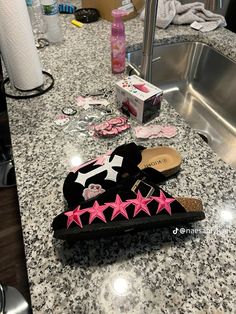 Shopping Asthetics, Diy Birkenstocks, Custom Birkenstocks, Bape Star Shoes Pink, Custom Pink Crocs, Black Customized Crocs, Birkenstock Patches