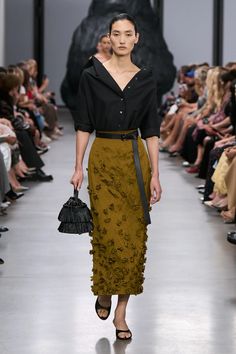 Michael Kors Collection, Effortless Chic, Fashion Pictures, Colorful Fashion, New York Fashion Week, Formal Wear, New York Fashion, Classy Outfits