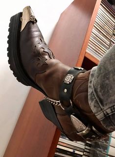 Punk Cowboy, Custom Cowboy Boots, Boots Outfit Men, Cowboy Aesthetic, Mens Cowboy, Mens Boots Fashion, New Rock, Mode Inspo