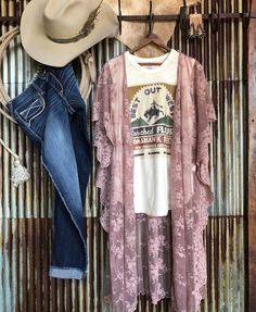 New Hijab, Embroidered Kimono, Rodeo Outfits, Western Style Outfits, Estilo Country, Out West, Country Fashion, Western Chic