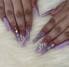 Nail Ideas Lilac, Purple Quinceanera Nails, Tangled Quince, Quinceañera Nails, Purple Wedding Nails, Blue Prom Nails, Lavender Quince