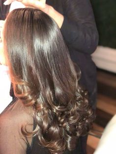 Chocolate Cherry Hair, Long Curled Hair, Hair Styles Simple, Teen Hair, Curling Tips, Cute Hair Ideas, Wine Hair, Hair Curling Tips, Cherry Hair