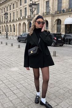 Blazer Ootd, Outfit Formal Mujer, Neutral Outfits, Sock Outfits, Europe Outfits, Chique Outfits, London Outfit, Paris Outfits, White Socks