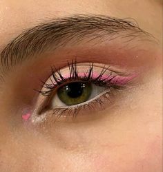 Easy Pink Eyeliner Looks, Lover Inspired Makeup Simple, Pink Liner Eye Makeup Simple, Pink Eyeliner Aesthetic, Pink Eyeliner Looks Hooded Eyes, Simple Liner Look, Pink Liner Makeup Looks, Pink Liner Looks, Simple Cute Make Up Looks