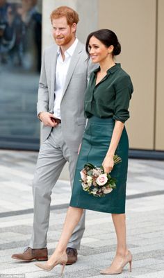 prince harry and his wife princess charlotte are seen on the street in front of an office building