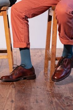 A derby shoe is characterised by open lacing, which means that the eyelets for the shoelaces are sewn on top of the vamp (the upper part of the boot).  This type of lacing allows the boot to be adjusted for a comfortable fit and makes it easier to put on and take off than a boot with closed lacing, such as an Oxford. Mens Derby Shoes, Full Grain Leather