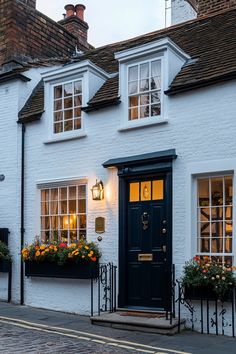 Stunning Examples Of White Stucco Townhouses - Edward George Cotswolds Architecture, London Homes, Cotswold Cottage, Cozy Houses, Timeless Architecture, London Townhouse, Classic House Exterior, Thatched Roof