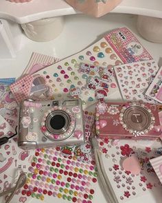 Retro Gadgets, Hoodies Art, Cute Little Things, Cute Crafts, Pink Aesthetic, Things To Buy