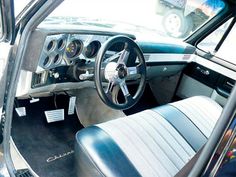 the interior of an old car is clean and ready to be used