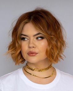 Short Tousled Bob for a Chubby Face Cabelo Plus Size, Fat Face Haircuts, Faces Women, Short Shag Haircuts, Layered Bob Haircuts, Chop Chop