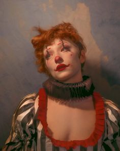 1920 Clown Makeup, Halloween White Face Makeup, Face Paint Photography, Clown Editorial Photoshoot, Circus Performer Makeup, Cute Clown Makeup Looks, Circus Inspired Makeup, How To Make Clown Collar, Harlequin Clown Makeup