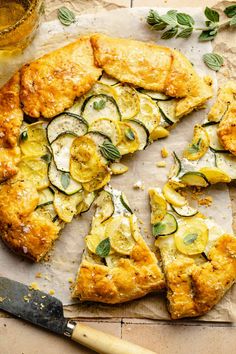 there is a pizza with zucchini and cheese on it