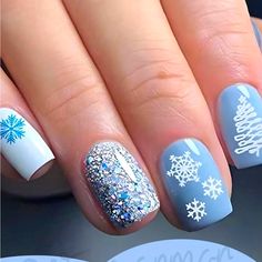 Blue/White/Glitter 24 Pc Press On Nail Kit. Nail Design Includes Snowflake/Tree. Nail File And Adhesive Jelly Also Included. New Fake Acrylic Nails, Nail Tip Designs, Snowflake Nails, Nail Swag, Stick On Nails, Christmas Nail Designs, Christmas Nail Art, Manicure E Pedicure