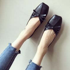 Casual Bow Ballet Flats, Casual Ballet Flats With Bow, Chic Square Toe Ballet Flats For Fall, Casual Slip-on Ballet Flats With Bow, Leather Square Toe Ballet Flats For Fall, Trendy Leather Flats With Square Toe, Casual Square Toe Flats For Fall, Casual Square Toe Ballet Flats For Spring, Summer Leather Ballet Flats With Square Toe