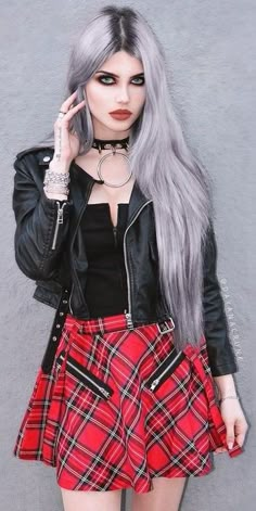 Dayana Crunk Grunge Alternative Fashion, Fete Emo, Dayana Crunk, 90s Grunge Outfits, Moda Grunge, Fashion Guys, Goth Outfit, Skirts Casual, 90s Fashion Grunge