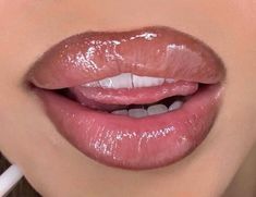 Lip Combos Aesthetic, Lipgloss On Lips, Lip Combo Aesthetic, Sade Girls Aesthetic, Lip Ideas, Lips Combo, Maquillage On Fleek, Lip Combos, Make Up Inspiration