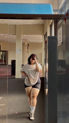 Korean Woman Aesthetic, Poses For Bigger Women, Women Body Types, Fashion Women Outfits, Gymwear Outfits, The Golden Ratio, Midsize Fashion, Instagram Jewelry