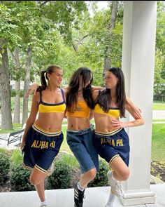 #gamedayoutfits #goblue #universityofmichigan Cal Game Day Outfit, University Of Michigan Game Day Outfits, Michigan Gameday Outfit, Gameday Fits Football, Umich Game Day Outfit, Uf Gameday Outfit, Asu Aesthetic, Umiami Tailgate, Michigan Game Day Outfit