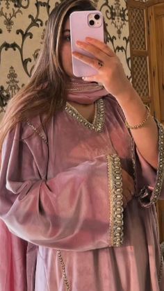 Simple Velvet Dress Designs Pakistani, Valvet Suite Design Pakistani, Valvet Suite Design, Velvet Suit Ideas, Velvet Dress Designs Pakistani, Velvet Suit Designs Pakistani, Pink Velvet Suit, Latest Velvet Suit Designs, Velvet Pakistani Dress