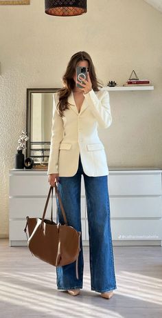 White Blazer Outfit Work Business, Casual White Blazer Outfit, White Blazer Outfits For Women, White Blazer Outfit Dressy, Grey Skirt Outfits, White Blazer Outfit Casual, White Blazer And Jeans, White Blazer Outfit Work, Outfits For Midsize