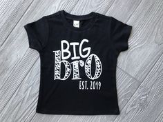 promoted to big brother, baby announcement shirt, big brother shirt, sibling shirts, toddler shirt, Big Bro, brother tshirt, by PeachTeeCo on Etsy Baby Announcement To Parents, Baby Reveal Shirt, Baby Announcement Shirt, It's A Boy Announcement, Fun Baby Announcement, Baby Boy Themes, Baby Announcement Shirts, Baby Announcement Pictures