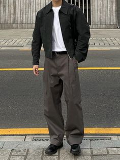 Minimal Formal Outfit Men, Sophisticated Style Men, K Drama Men Fashion, Men Full Black Outfit, Smart Person Aesthetic, Smart Casual Men Aesthetic, Men Formal Wear Classy, Outfits Sport Elegante Hombre, Casual Elegant Men Outfits