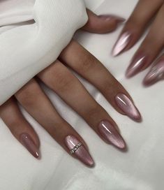 Glass Nails French Tip, Pink Chrome Glazed Nails, Elegant Trendy Nails, Winter Wonderland Nails Acrylic Pink, Natural Colors Nails, Pink Chrome Design Nails, Light Pink Pearl Chrome Nails, Permanent Nail Polish Ideas, Light Pink Nail Inspo Almond