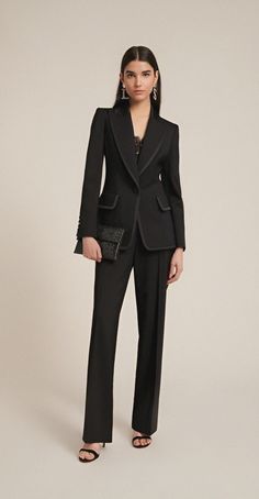 Women Tuxedo Outfit, Street Style Outfits Casual, Tuxedo Women, Stylish Short Dresses, Twin Outfits, Woman Suit Fashion, Black Suit, Fashion Attire