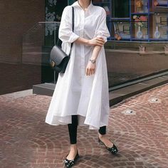 Long Shirt Outfits, Sundress Casual, Look Jean, Pakistani Fashion Casual, Pakistani Dresses Casual, Pakaian Feminin, White Dresses For Women, Maxi Robes, Modieuze Outfits