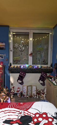 a bedroom decorated for christmas with mickey mouse decorations