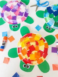 paper plate turtle craft for kids to make with construction paper and scissors on the table