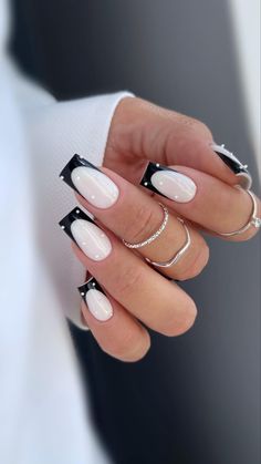 Discover 20+ Trendy Coffin Nails We Can't Get Enough Of This Year! Whether you love Girly Acrylic Nails or are looking for perfect Coffin Press On Nails, this collection has it all. From elegant Ballet Nails to bold Holiday Acrylic Nails, these designs will elevate your style. Try French Tip Acrylic Nails for a classic look or go for Gradient Nails to keep things fresh. If you prefer DIY, explore options with Acrylic Nail Tips and Nail Forms. Don't miss out on the latest trends in Manikur Kuk...