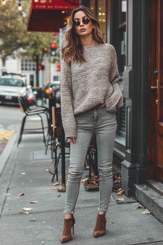 Get ready to turn heads with these 15 trendy outfit ideas that pair skinny jeans with pumps for a chic and trendy look. Outfit inspo. Skinny Jeans Outfit Ideas Pumps. Jeans And Pumps Outfit, Trendy Outfit Ideas