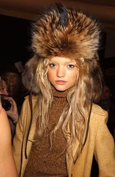 gemma + amazing hat Gemma Ward, Michael Kors Fall, Winter Princess, Fur Accessories, Fashion Tag, Cold Weather Fashion, Street Style Fashion, Fur Hat, Shopping Tips