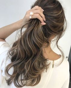 Love this hair! Carmel Hair Color, Hair Color Light Brown, Brunette Balayage Hair, Brown Hair Balayage, Brown Balayage, Light Hair Color, Trendy Hair Color, Balayage Brunette, Brown Blonde Hair