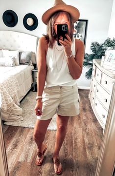 33 Most Popular Outfits For Summer & Fall - Beverly Ennis Hoyle Summer Outfits For Women, Outdoor Concert, Trendy Summer Outfits, 2022 Fashion, Popular Outfits, Weekend Outfit, Fashion Over 40, Hiking Outfit