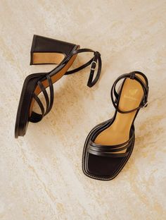 Bella Noir Passion - Sandales à plateformes et talons hauts en cuir noir avec lanières fines Bella Model, Black High Heel Sandals, Black Colour, Fashion Aesthetic, Summer Season, Lambskin Leather, Womens High Heels, Black Heels, Cute Shoes