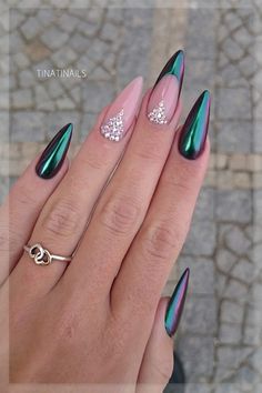 Holo. Nails. Green. Oil slick. Manicure. Nails. Glitter. Gems. Accent nails. https://noahxnw.tumblr.com/post/160809258206/this-film-is-the-story-of-our-incredible-trip Nails Grunge, Black Stiletto Nails, Stiletto Nail Art, Stiletto Nails Designs, Her Nails, Nail Art Ombre, Diamond Nails, Grunge Makeup, Nail Polishes