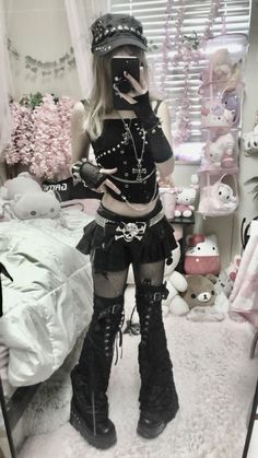 Goth Gyaru Fashion, Goth Alt Outfits, Y2k Scene Outfits, Rokku Gyaru Outfits, Visual Kei Outfit Ideas, Cybergoth Outfits, Japanese Goth, Curtain Bangs Medium Hair, Bangs Medium Hair