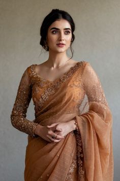 Net Saree Aesthetic, Red Blouse Contrast Saree, Royal Look In Saree, Golden Bridal Saree, Brides In Saree, Red And Golden Saree, Reception Saree Look For Bride, Orange Bridal Saree, Golden Saree Look