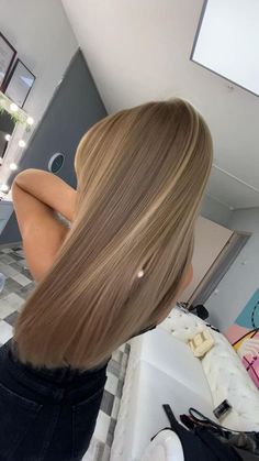 Haircut Selfie, Blonde Hair Goals, Photo Hijab, Summer Blonde Hair, Beige Hair, Brown Hair Inspo, Brunette Hair With Highlights, Cute Hairstyle, Dirty Blonde Hair