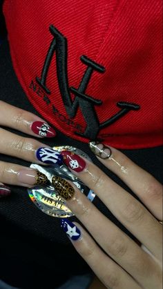 Street Wear Nails Acrylic, Kanye Inspired Nails, Nails Pictures Aesthetic, Streetwear Fashion Nails, Rappers Nails, Streetwear Nails Short, Bapesta Nails Designs, Grey Baddie Nails, Hip Hop Nails Design