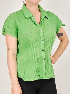 Beautiful green linen snap closure shirt. Sourced in Lisbon, Portugal.  Size: N/A Measurements lying flat: Width: 18" Length: 22" Shoulder to Shoulder: 16" Condition: Very Good.  Material: N/A Feels like a linen blend.  For reference, Model is 5'4", Bust 34", Waist 25", Hip 35.5" Items are pre-loved and may come with some minor flaws. We are advocates of buying secondhand and hope that you can love the character of these garments as much as we do! https://www.instagram.com/renouxshop/ https://ww Classic Linen Tops With Snap Buttons, Relaxed Fit Linen Tops With Snap Buttons, Classic Green Summer Blouse, Green Linen Button-up Shirt, Green Spring Tops With Snap Buttons, Green Collared Linen Blouse, Green Linen Collared Blouse, Green Collared Linen Top, Green Linen Shirt With Buttons