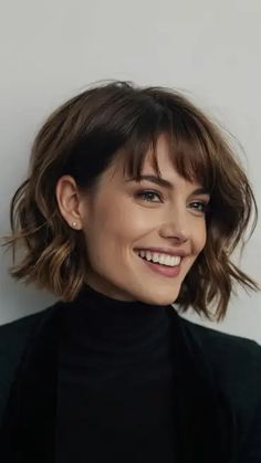 15 Fabulous Short Haircuts for Glamorous Women with Round Faces - TecArticles Short Bob With Bangs Hairstyles, Short Haircuts For Women With Bangs, Short Bob Cut With Bangs, Bob With Bangs Round Face, Short Hair Ideas For Women, Short Hairstyle Women Round Face, Women With Round Faces, Hair Ideas For Women, Short Hair Fringe