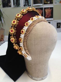 Henry Tudor, Tudor Tailor, Gothic Goddess, Medieval Hats, Tudor Dress, Catherine Parr, Tudor Fashion, Tudor Costumes, Historical Costuming