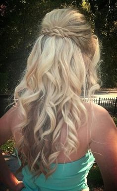 This is cute for long hair AND short hair, braid the front of your hair on both sides, cross over and grip using grips of your hair colour to blend in! Waterfall Braid With Curls, Prom Hairstyle, Dance Hairstyles, Hair Styles 2014, Braids With Curls, Popular Haircuts, Bohol, Formal Hairstyles, Wedding Hair And Makeup